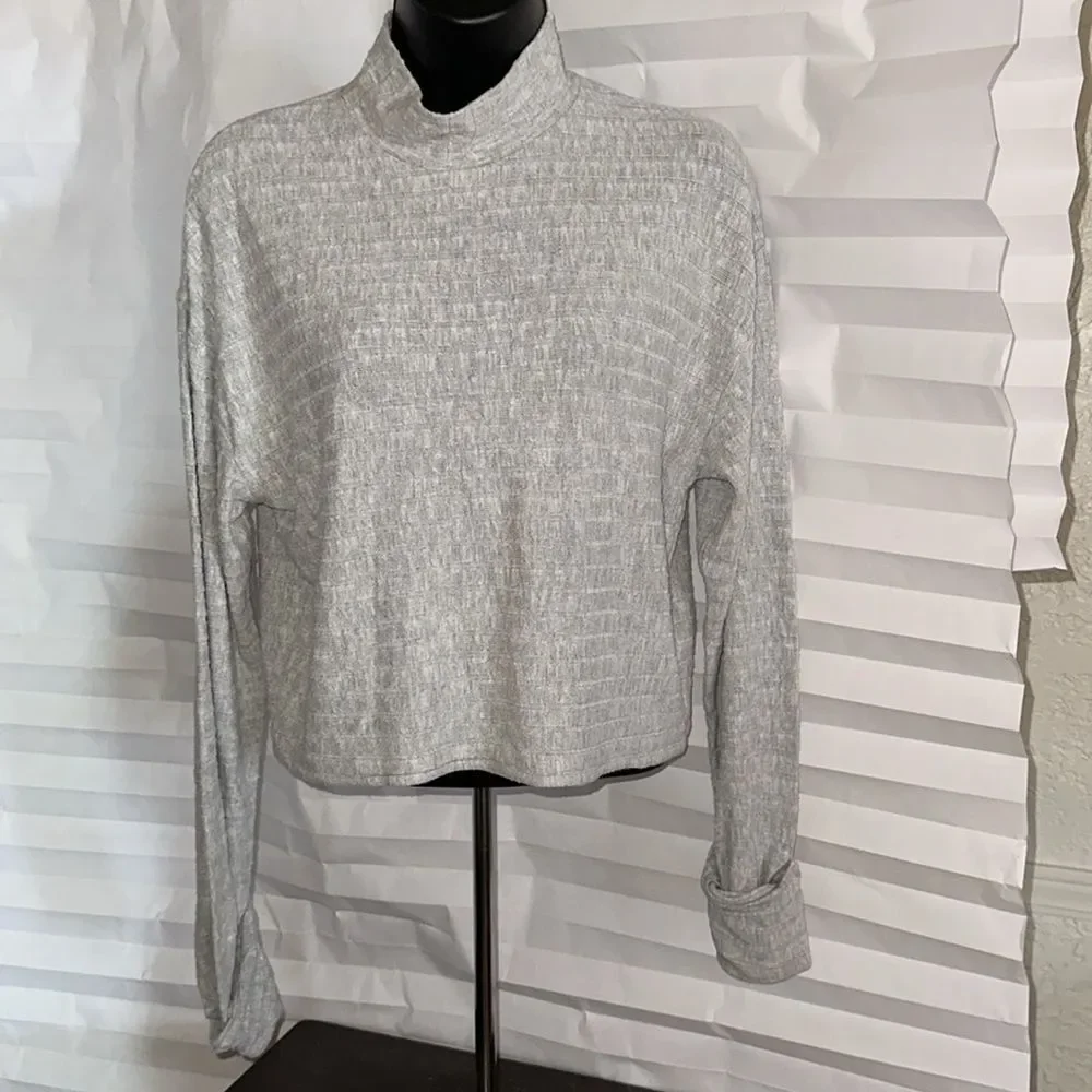 Topshop Blouse Size 6 – Women's Pale Gray High Neck, Long Sleeve Chic Style